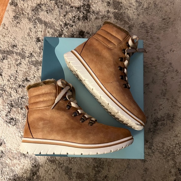 Cliffs by White Mountain Hallett Bootie - Picture 3 of 9